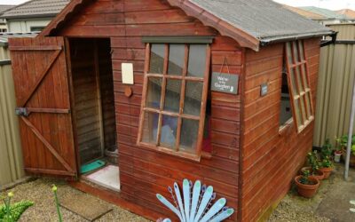 Construire soi-même un petit abri de jardin : guide complet
