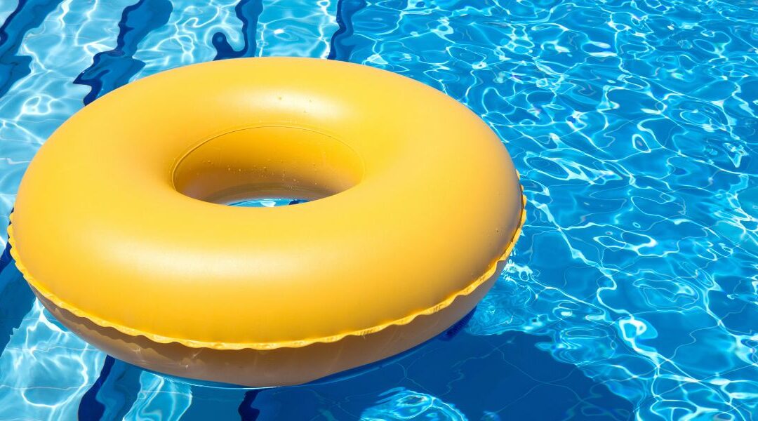 Sécuriser sa piscine : solutions obligatoires et pratiques